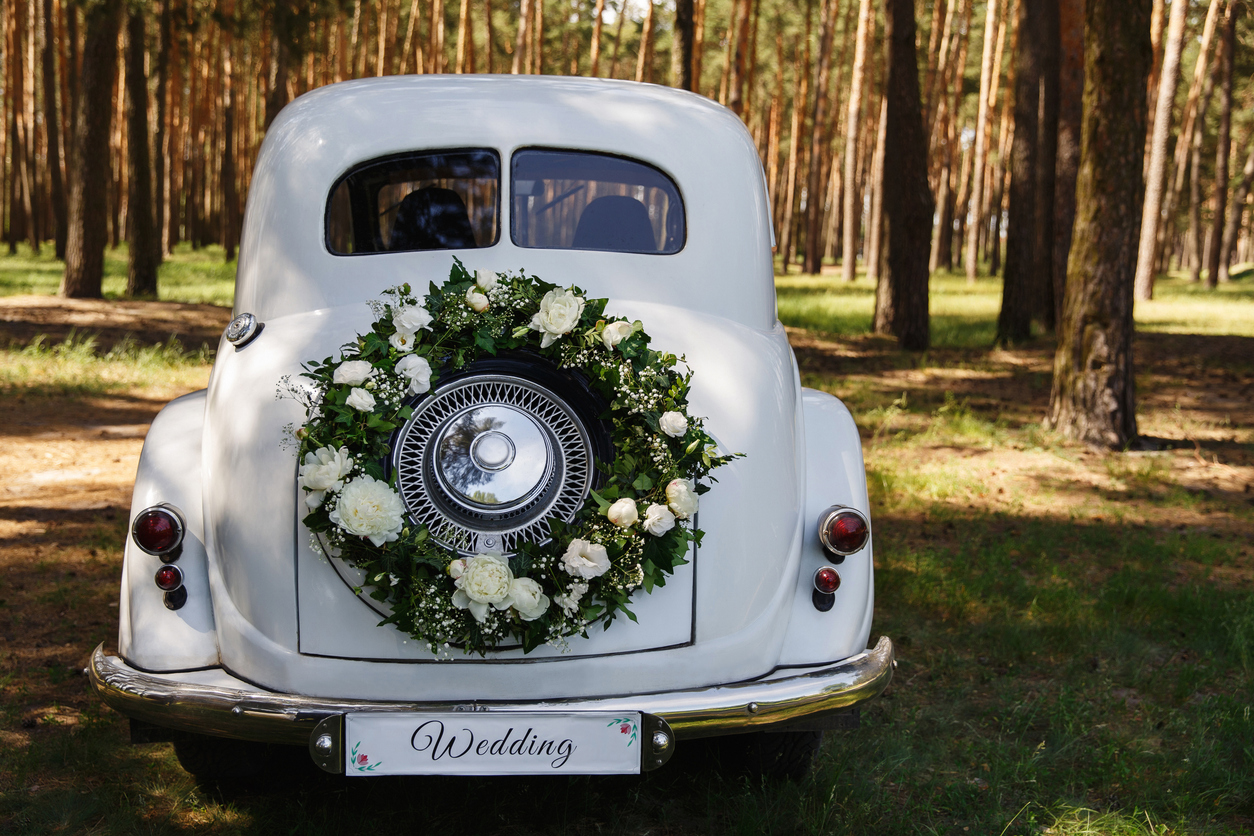 wedding-car-with-a-decoration-in-the-form-of-a-wreath-and-the-word-wedding
