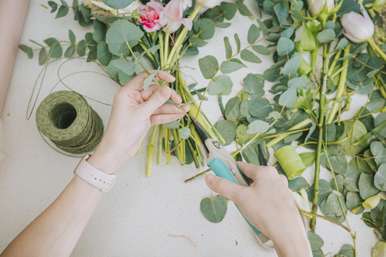 directly-above-close-up-asian-chinese-female-florist-small-business-owner-cutting-and-arranging-flowers-bouquet-in-kitchen-at-home-daily-routine-of-running-a-small-business-work-from-home
