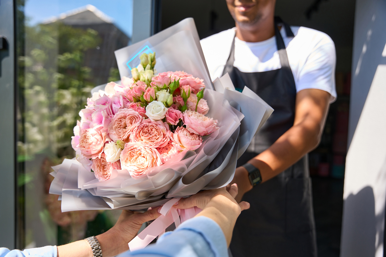 buyer-takes-a-beautiful-bouquet-from-the-seller