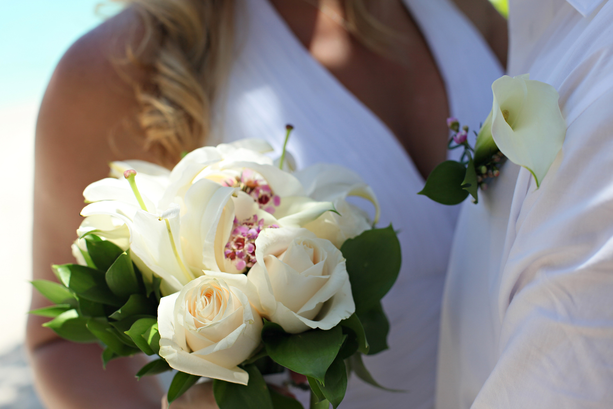 bridal-bouquet-on-the-beach